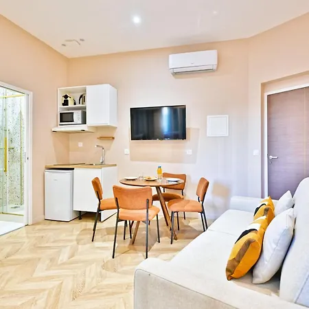 Small Air-conditioned - Pereire