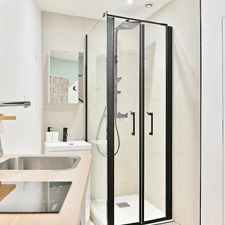 Small Air-conditioned - Pereire