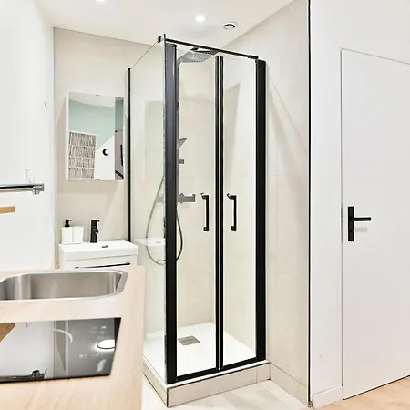 Small Air-conditioned - Pereire *