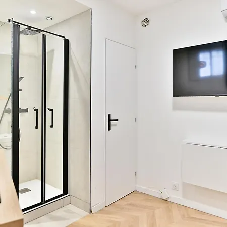 Small Air-conditioned - Pereire Διαμέρισμα *