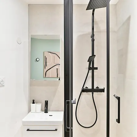 Small Air-conditioned - Pereire Διαμέρισμα