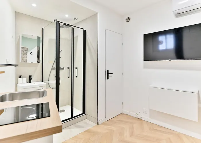 Small Air-conditioned - Pereire *