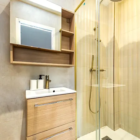 Small Air-conditioned - Pereire Апартаменты Париж