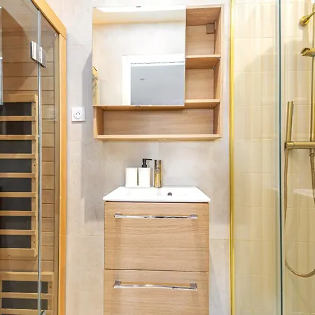 Small Air-conditioned - Pereire