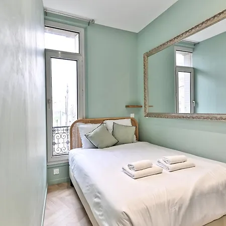 Small Air-conditioned - Pereire *