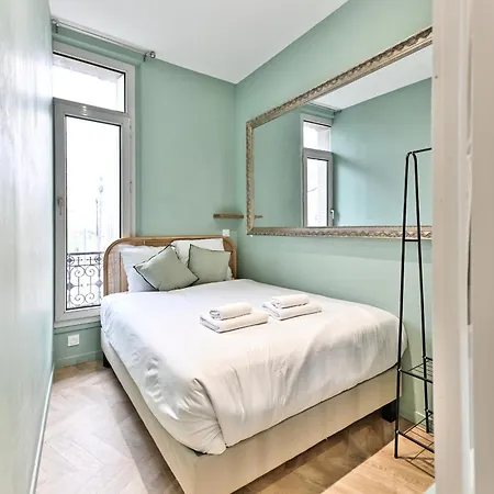 Small Air-conditioned - Pereire * Париж