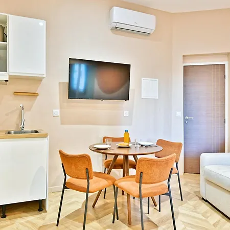Small Air-conditioned - Pereire Paris