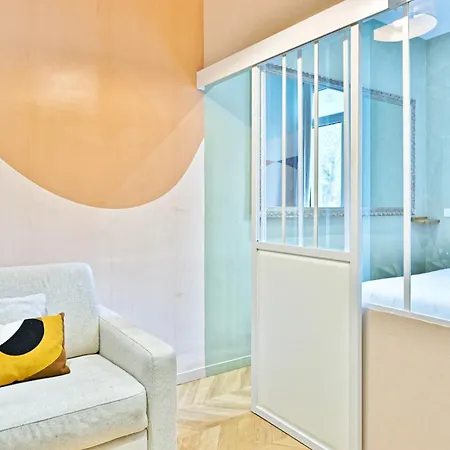 Small Air-conditioned - Pereire 公寓