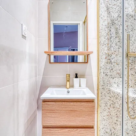 Small Air-conditioned - Pereire