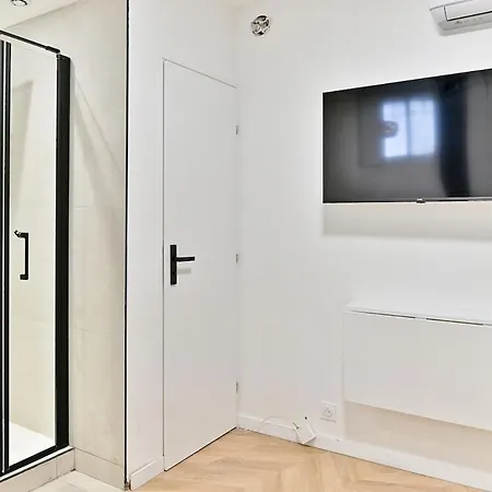 Small Air-conditioned - Pereire Parigi